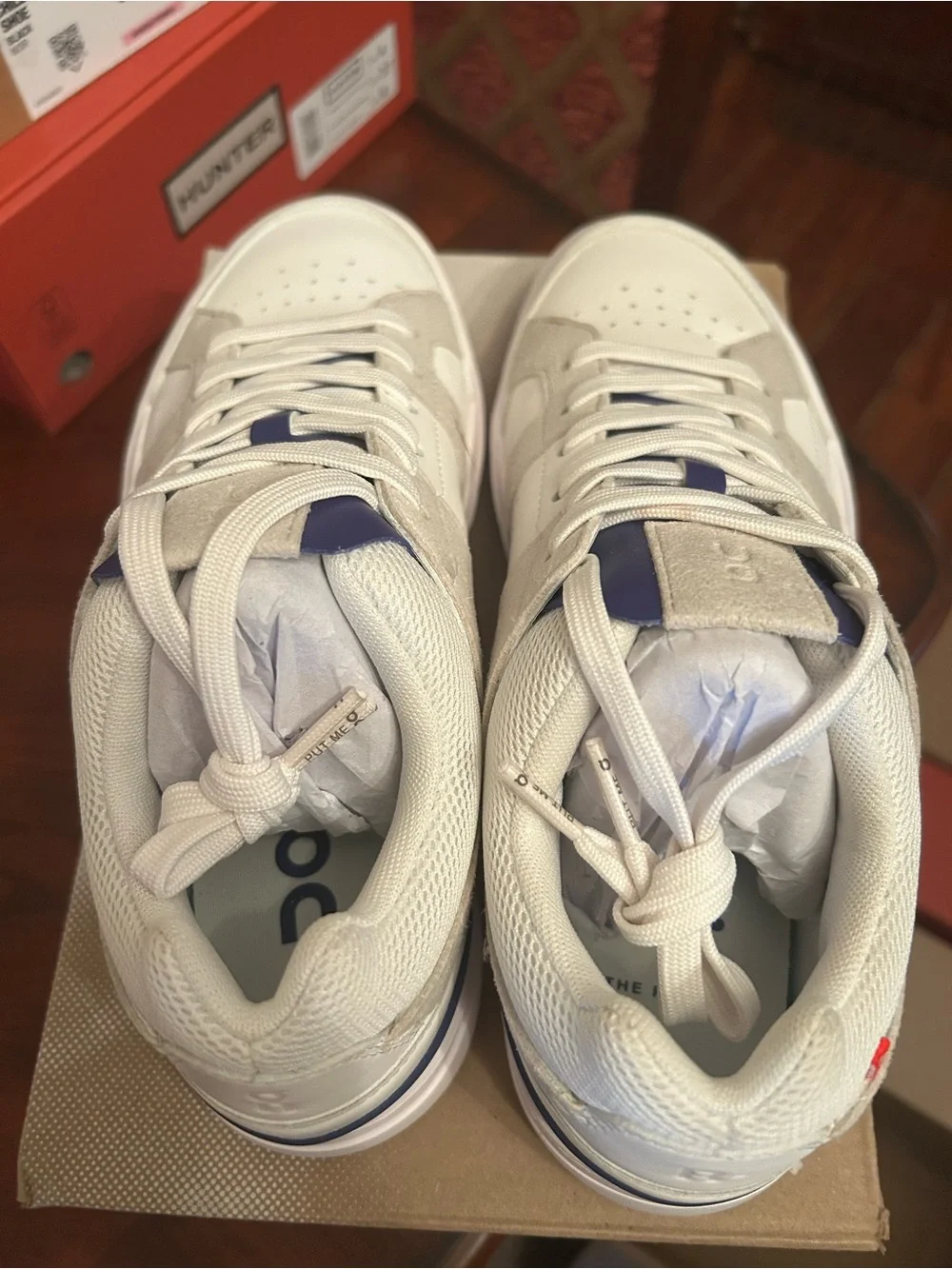 Men’s On Cloud The Roger Clubhouse Sneakers in White/Indigo